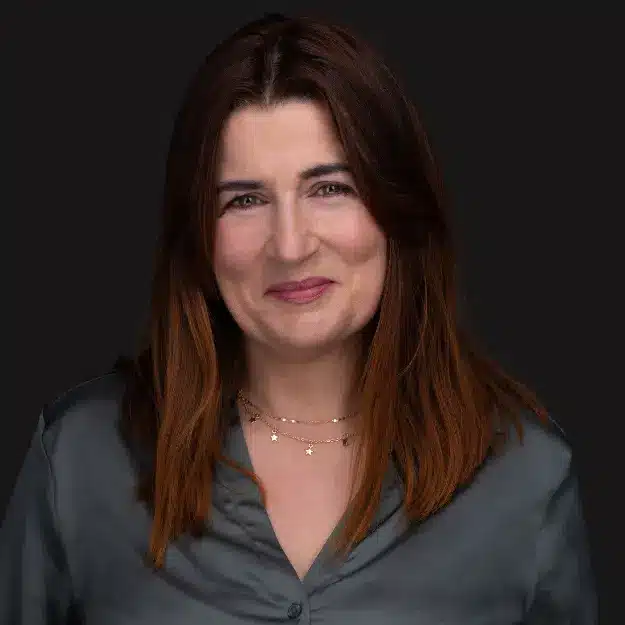 María L